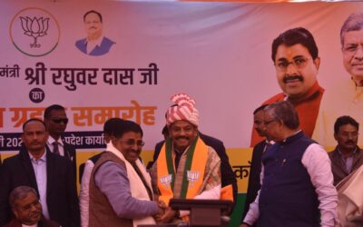 Former Jharkhand Chief Minister Raghubar Das being welcomed …