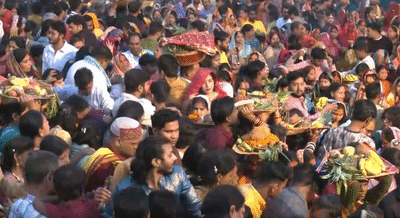 Chhath Puja Concludes with Usha Arghya Across India, Devotees Offer Prayers to Rising Sun