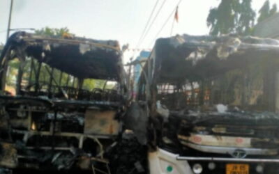 Two Buses Turn to Ashes After Massive Late-Night Fire in Jamshedpur’s Mango Area