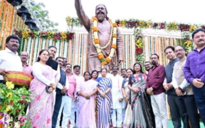 Hemant Soren Pays Emotional Tribute to Shibu Soren, Unveils 14-Foot Statue at Nemra